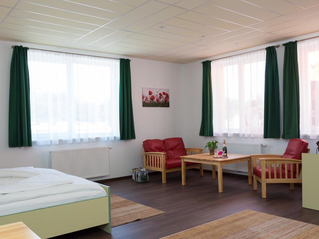 Winrooms "Hotel&Appartement" ウィーナー・ノイシュタット エクステリア 写真