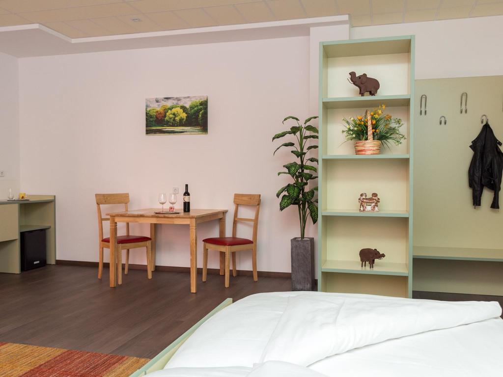 Winrooms "Hotel&Appartement" ウィーナー・ノイシュタット エクステリア 写真