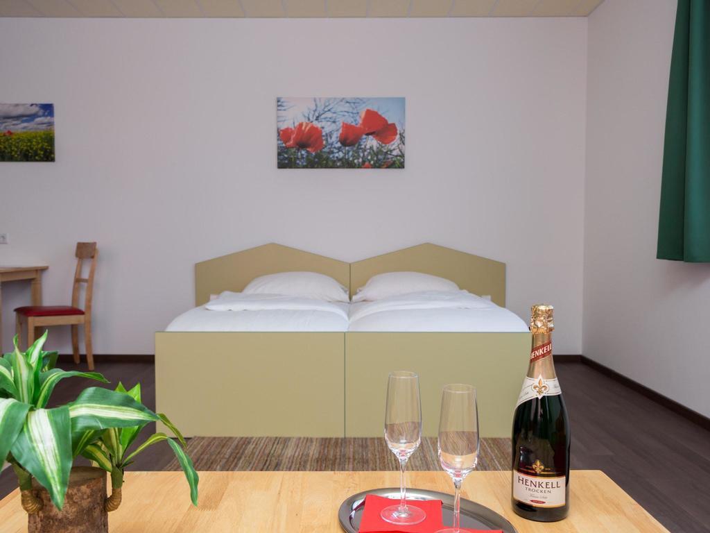 Winrooms "Hotel&Appartement" ウィーナー・ノイシュタット エクステリア 写真